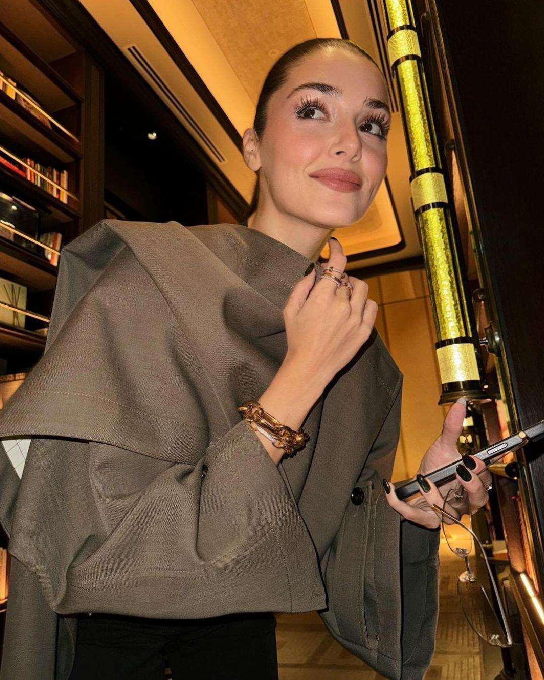 Hande Erçel'in Japonya Macerası ve Stil Seçimi