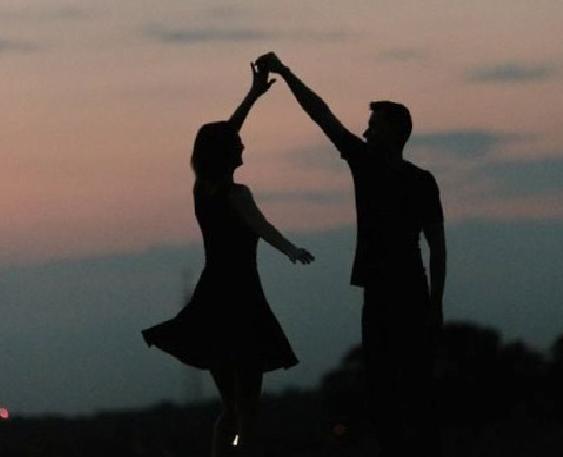 Hava ve Su Burçlarının Uyumlu İlişkisi