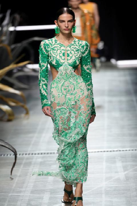 Etro İlkbahar/Yaz 2025 Defilesi: Geleneksel ve Modernin Buluşması