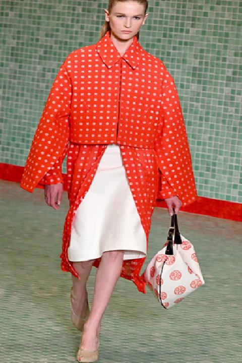 Tory Burch 2025 İlkbahar/Yaz Koleksiyonu Tanıtımı