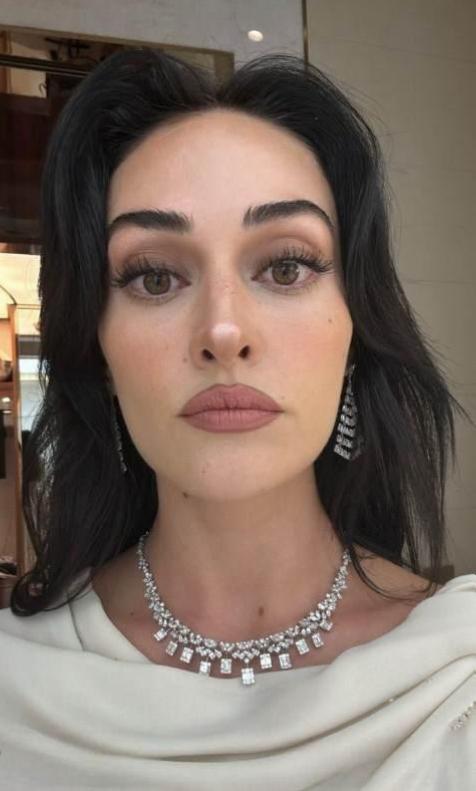 Esra Bilgiç, 12. Ajyal Film Festivali'nde Göz Kamaştırdı