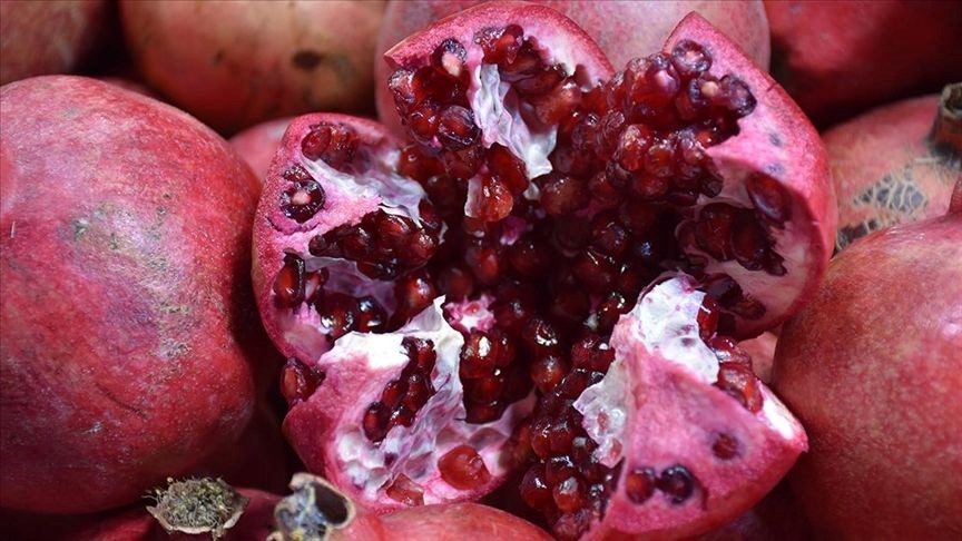 Nar: Sağlık ve Bereketin Simgesi