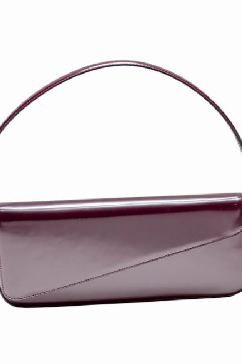 Bordo Çantalar: Kış Modasının Vazgeçilmez Aksesuarları