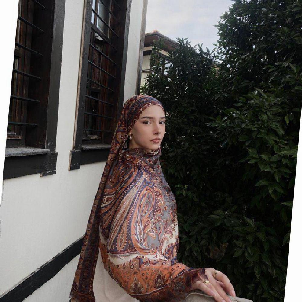 Hint İpeği Şal Modelleri ve Kombin Önerileri