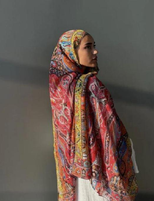 Hint İpeği Şal Modelleri ve Kombin Önerileri