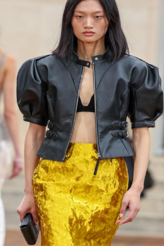 2025 Moda Renk Trendleri ve Öne Çıkan Parçalar