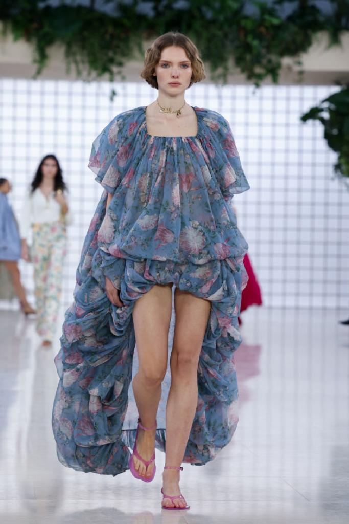 2025 Moda Renk Trendleri ve Öne Çıkan Parçalar