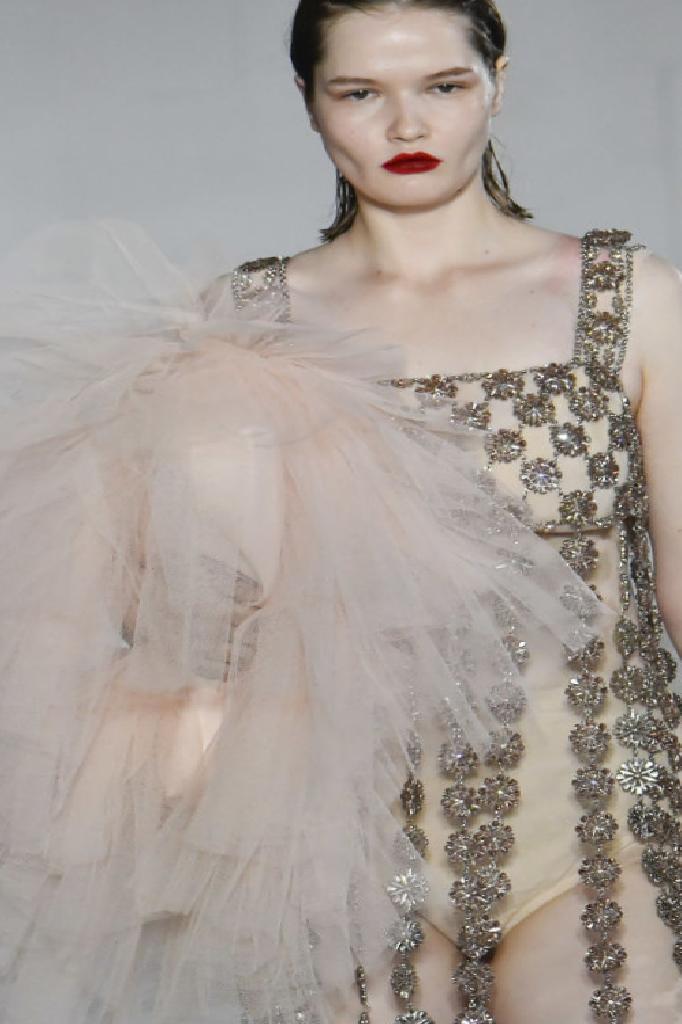 2025 Moda Renk Trendleri ve Öne Çıkan Parçalar