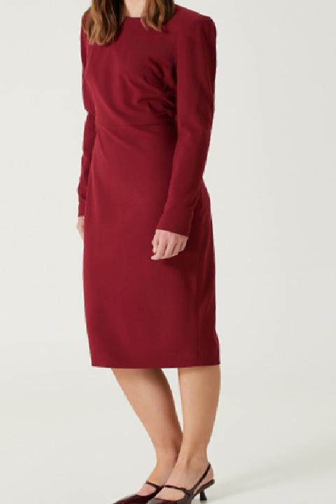 2025 Moda Renk Trendleri ve Öne Çıkan Parçalar