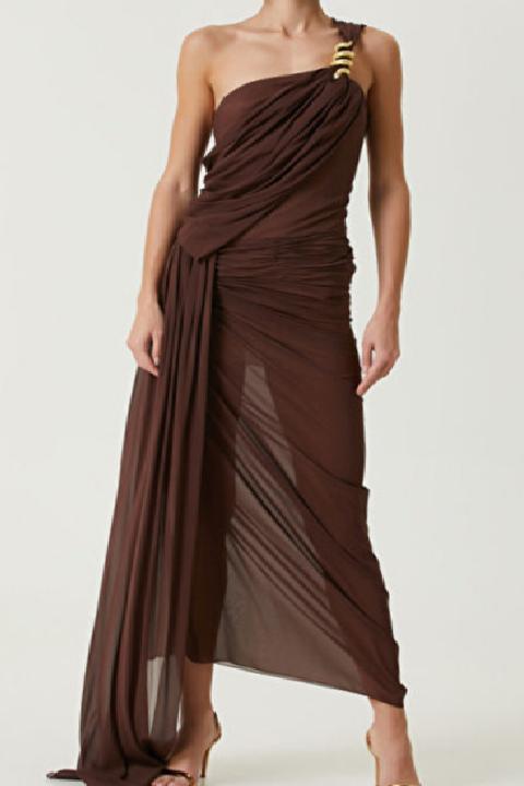 2025 Moda Renk Trendleri ve Öne Çıkan Parçalar