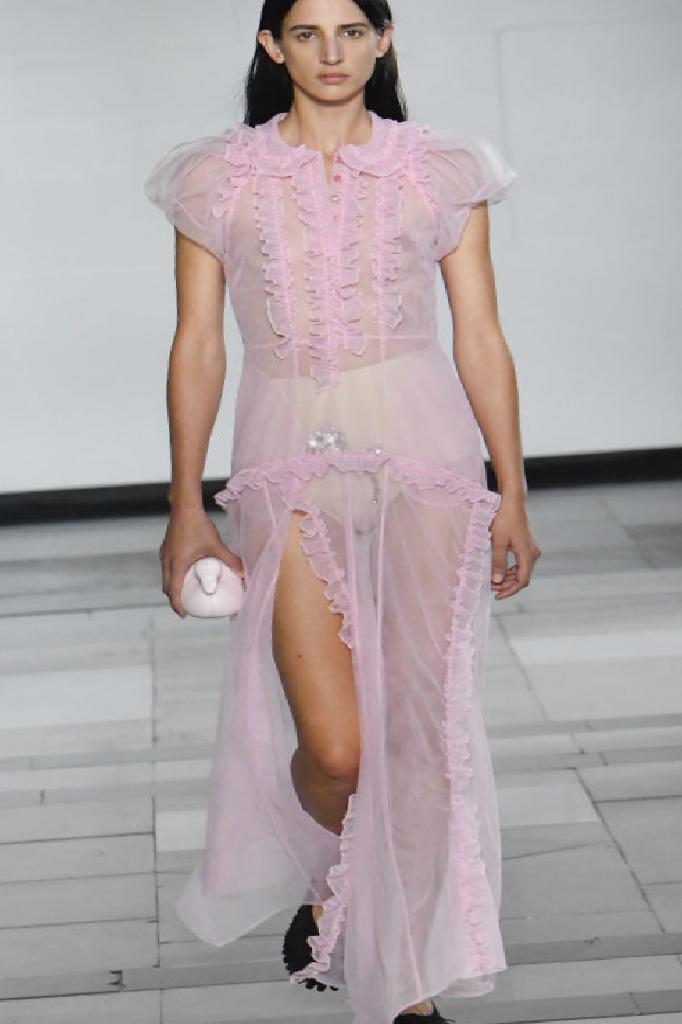 2025 Moda Renk Trendleri ve Öne Çıkan Parçalar