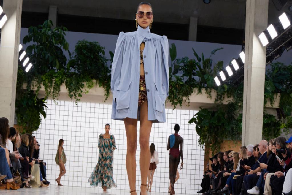 2025 Moda Renk Trendleri ve Öne Çıkan Parçalar