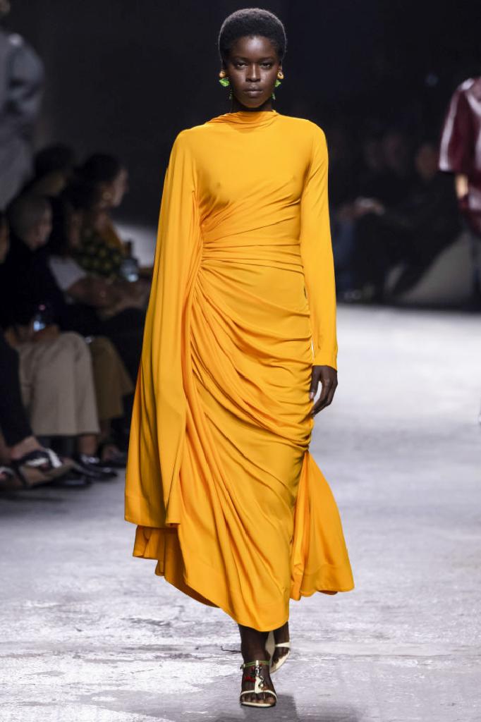 2025 Moda Renk Trendleri ve Öne Çıkan Parçalar