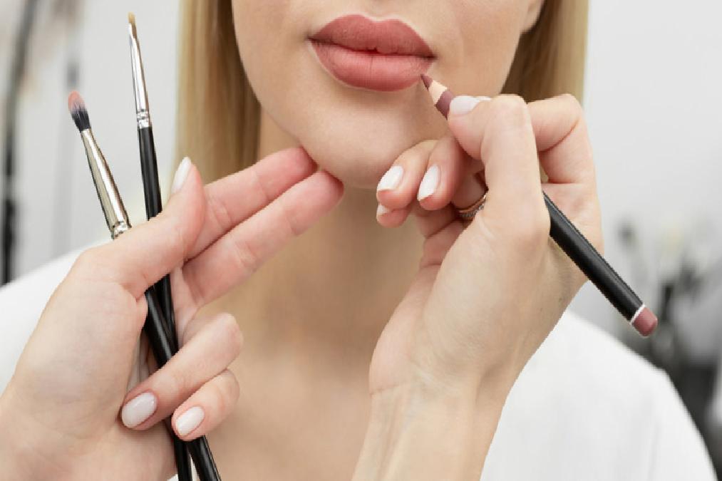 Dudak Kontürü ile Doğal ve Çekici Bir Görünüm Yaratmanın İpuçları