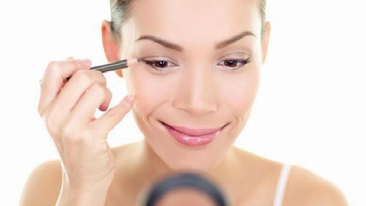 Göz Kalemi Kullanımında Dikkat Edilmesi Gerekenler