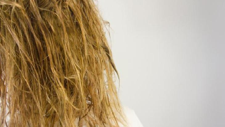 Islak Saçları Tararken Dikkat Edilmesi Gerekenler