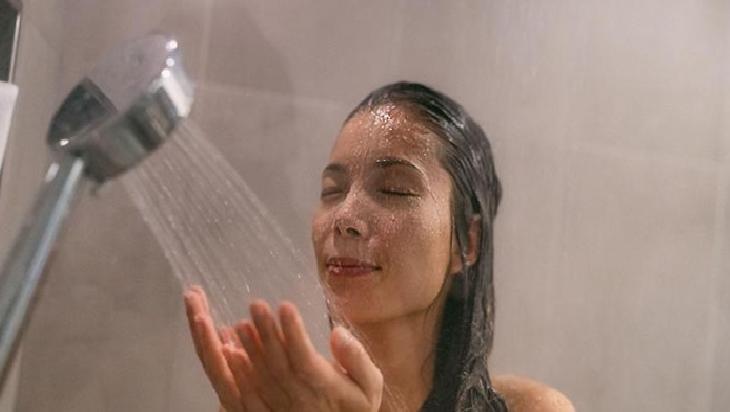 Islak Saçları Taramanın Etkileri ve Dikkat Edilmesi Gerekenler