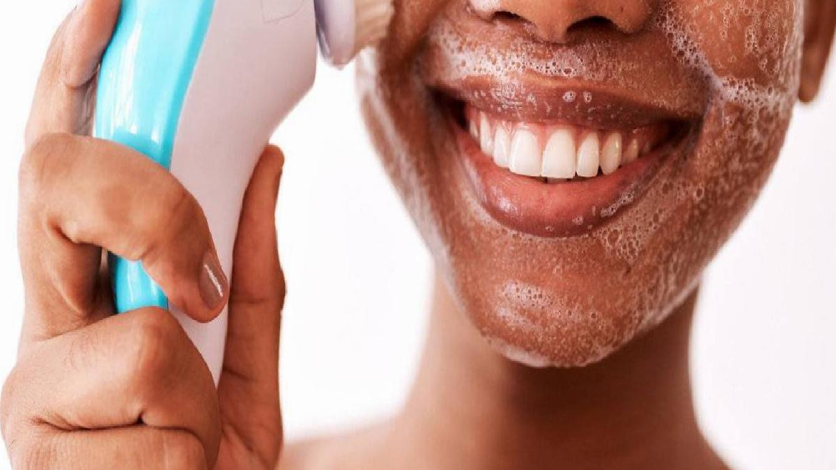 Kuru Fırçalama: Cildin Yenilenmesi için Etkili Bir Yöntem