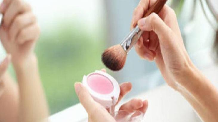 Makyaj ile Genç ve Kalkık Bir Görünüm Elde Etmenin İpuçları