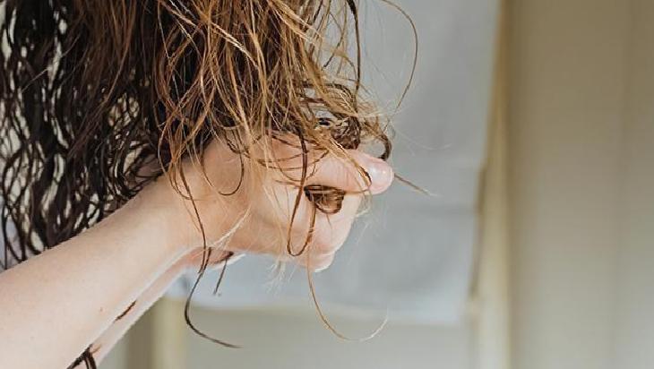 Saç Parfümlerinin Sağlığa Etkileri ve Doğal Alternatifler