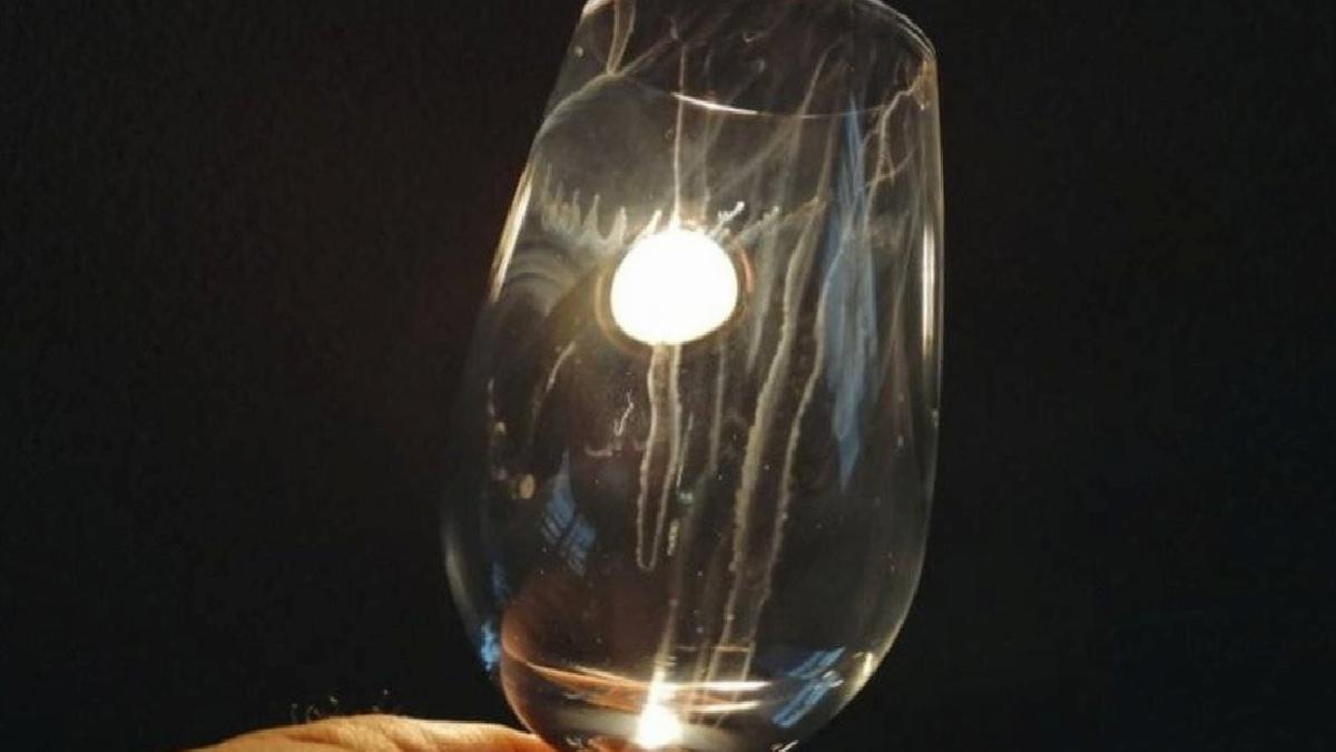 Cam Bardaklarda Su Lekesi Oluşumunun Nedenleri