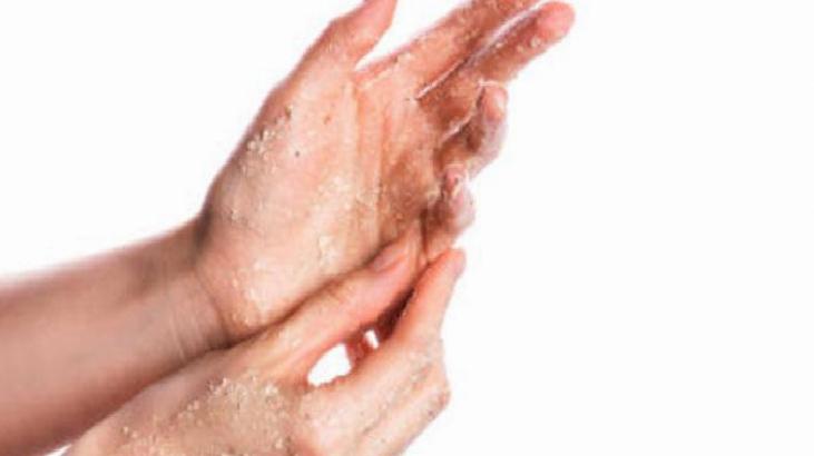 Doğal Şeker Peelingi ile Yumuşak Eller