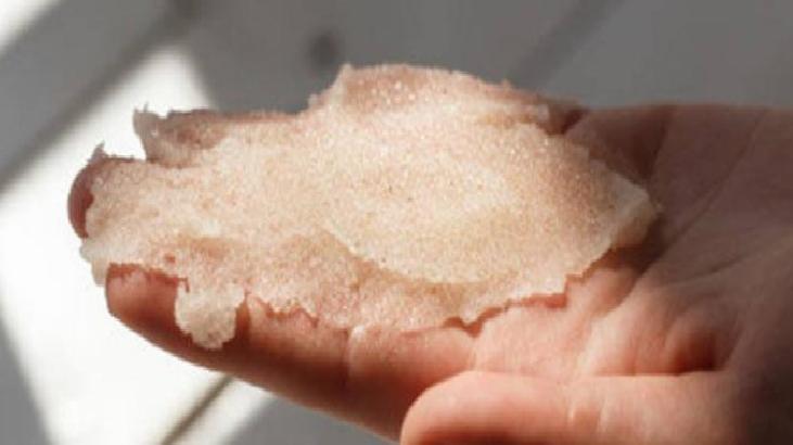 Doğal Şeker Peelingi ile Yumuşak Eller