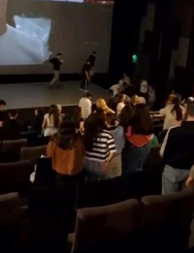 Emirhan Çakal ve İbrahim Tilaver'in Hayran Buluşmasında Kavga