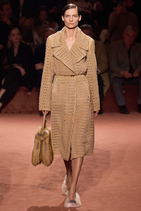 Fendi'nin 100. Yılına Özel Defile: Moda ve Geleneklerin Buluşması