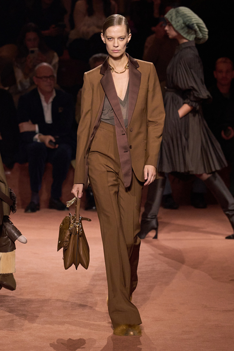 Fendi'nin 100. Yılına Özel Defile: Moda ve Geleneklerin Buluşması