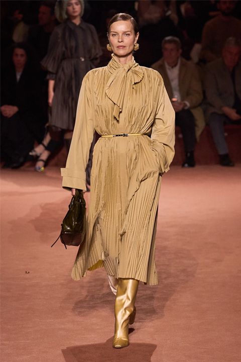 Fendi'nin 100. Yılına Özel Defile: Moda ve Geleneklerin Buluşması