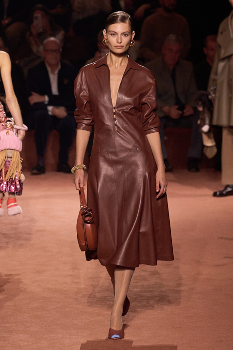 Fendi'nin 100. Yılına Özel Defile: Moda ve Geleneklerin Buluşması