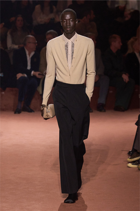Fendi'nin 100. Yılına Özel Defile: Moda ve Geleneklerin Buluşması