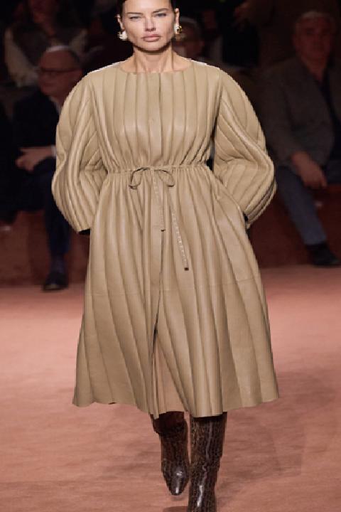 Fendi'nin 100. Yılına Özel Defile: Moda ve Geleneklerin Buluşması