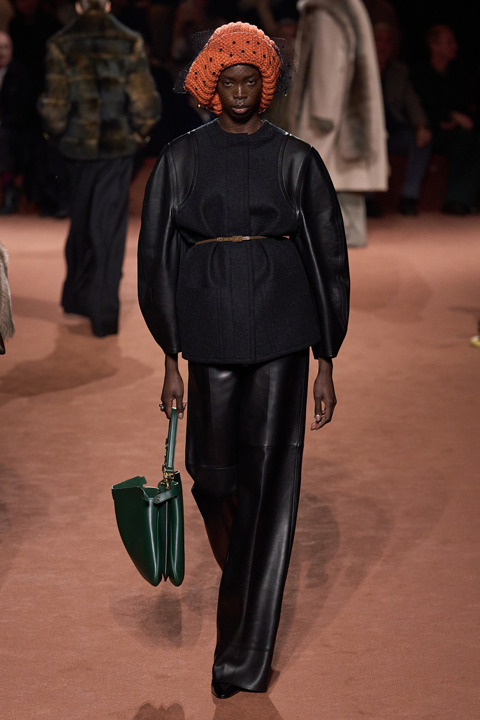 Fendi'nin 100. Yılına Özel Defile: Moda ve Geleneklerin Buluşması