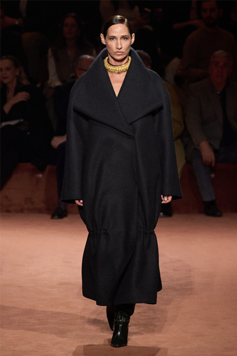 Fendi'nin 100. Yılına Özel Defile: Moda ve Geleneklerin Buluşması