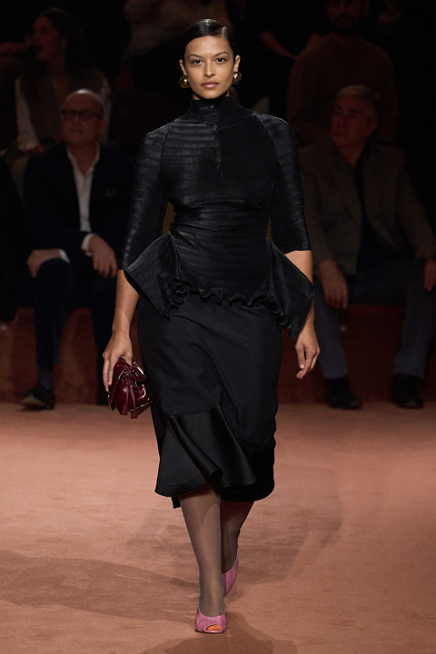 Fendi'nin 100. Yılına Özel Defile: Moda ve Geleneklerin Buluşması