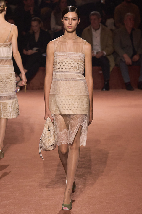 Fendi'nin 100. Yılına Özel Defile: Moda ve Geleneklerin Buluşması