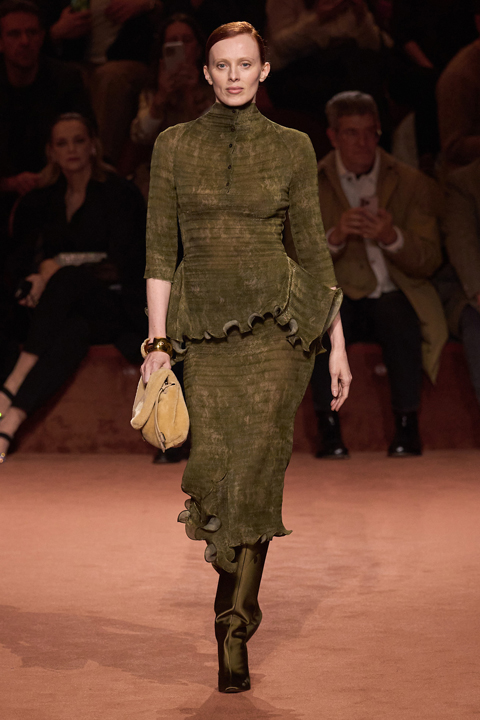Fendi'nin 100. Yılına Özel Defile: Moda ve Geleneklerin Buluşması