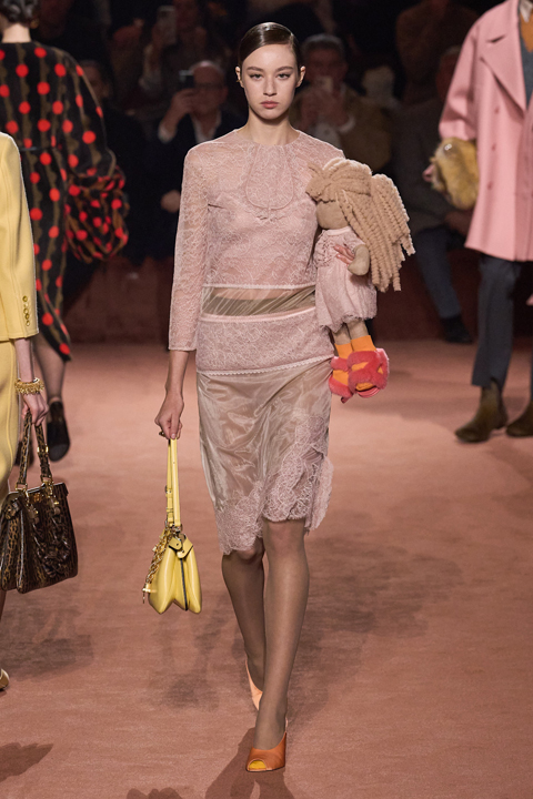 Fendi'nin 100. Yılına Özel Defile: Moda ve Geleneklerin Buluşması