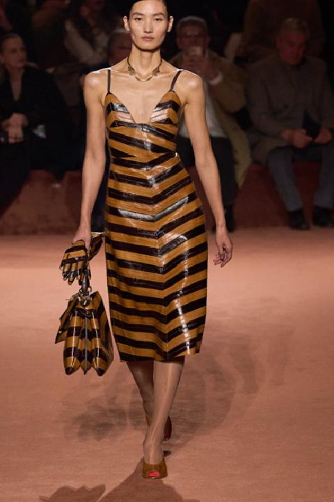 Fendi'nin 100. Yılına Özel Defile: Moda ve Geleneklerin Buluşması