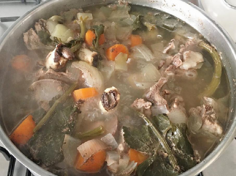 En Sağlıklı İlikli Kemik Suyunu Hazırlamak