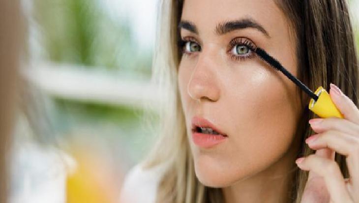 Makyaj Ürünlerinin Kullanım Süreleri ve Sağlık Önlemleri