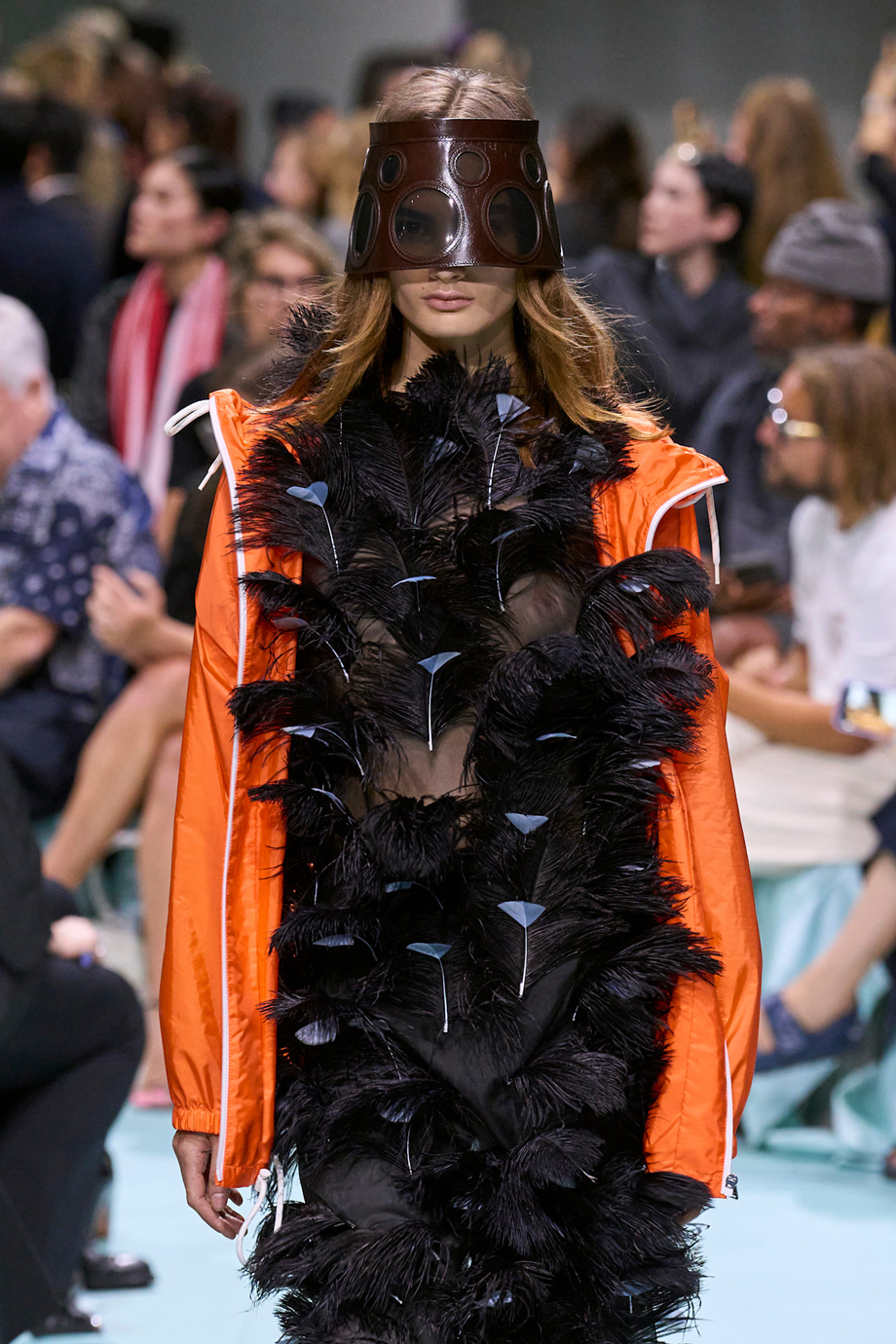 Modanın Kurallarını Yıkan 'The Wrong Jacket' Teorisi