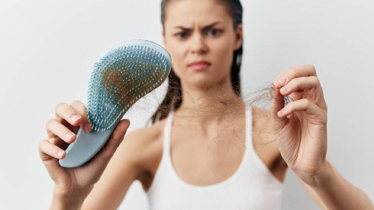 Saç Dökülmesi ve Normal Olup Olmadığını Anlama Yöntemleri