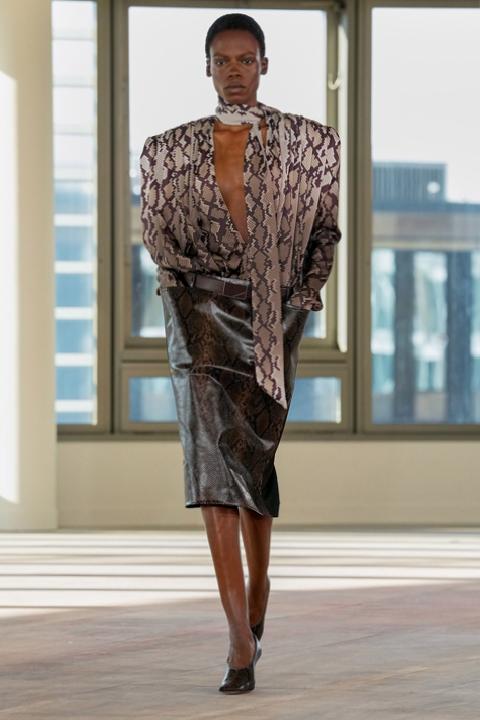 Stella McCartney 2025 Kış Defilesi: StellaCorp