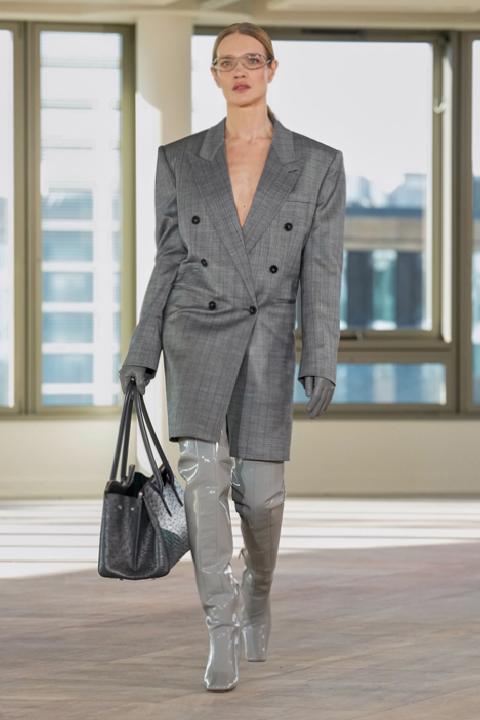 Stella McCartney 2025 Kış Defilesi: StellaCorp