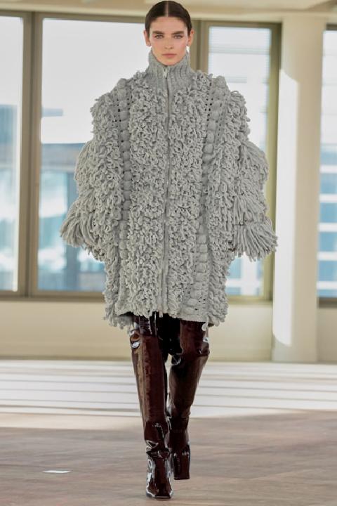 Stella McCartney 2025 Kış Defilesi: StellaCorp