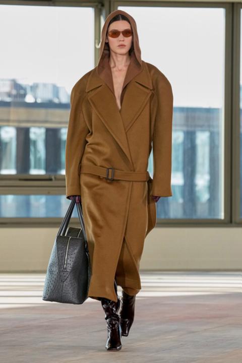 Stella McCartney 2025 Kış Defilesi: StellaCorp
