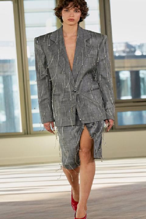 Stella McCartney 2025 Kış Defilesi: StellaCorp